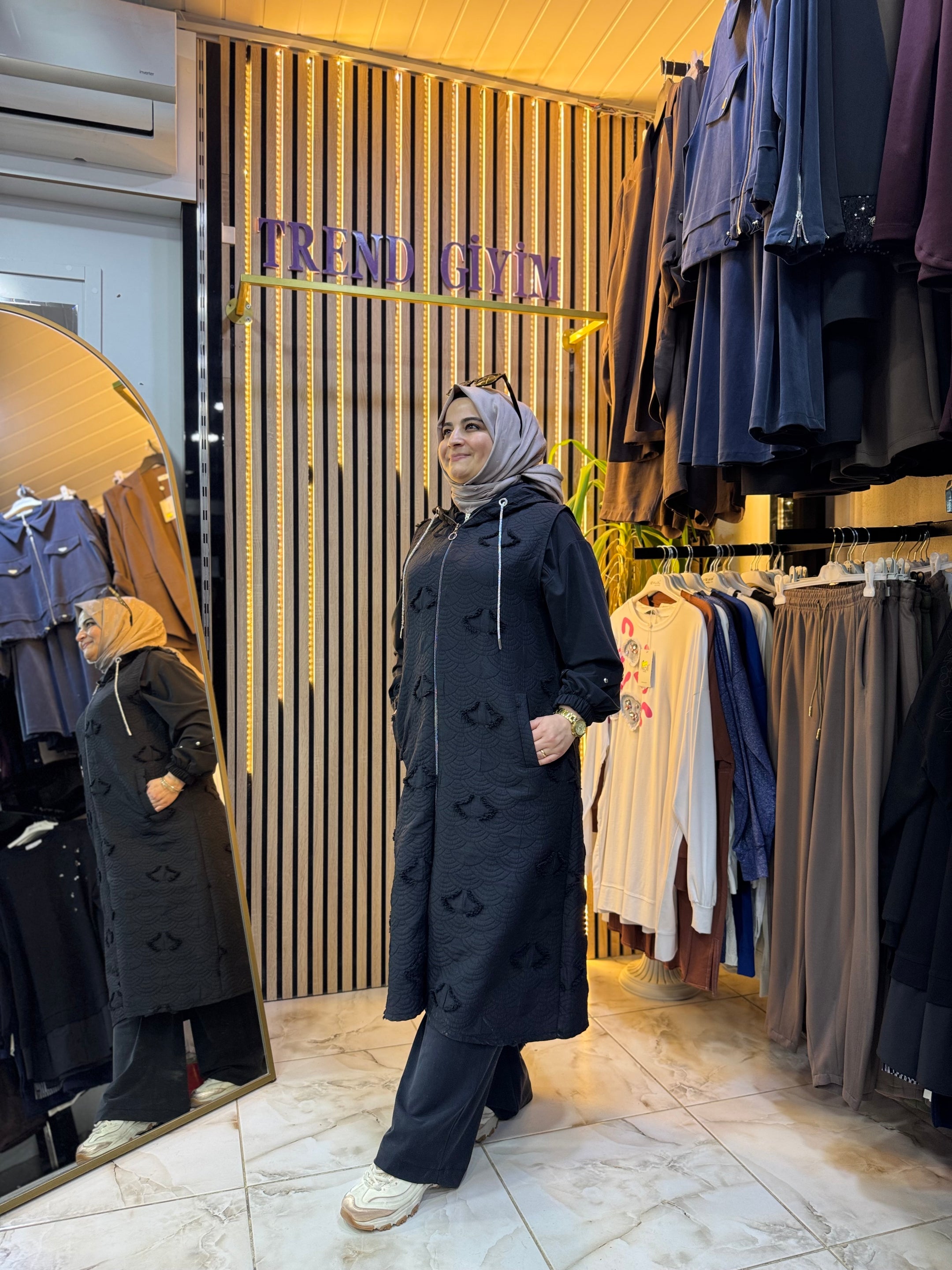 KAPITONE KABARTMALI YELEK SIYAH Y1