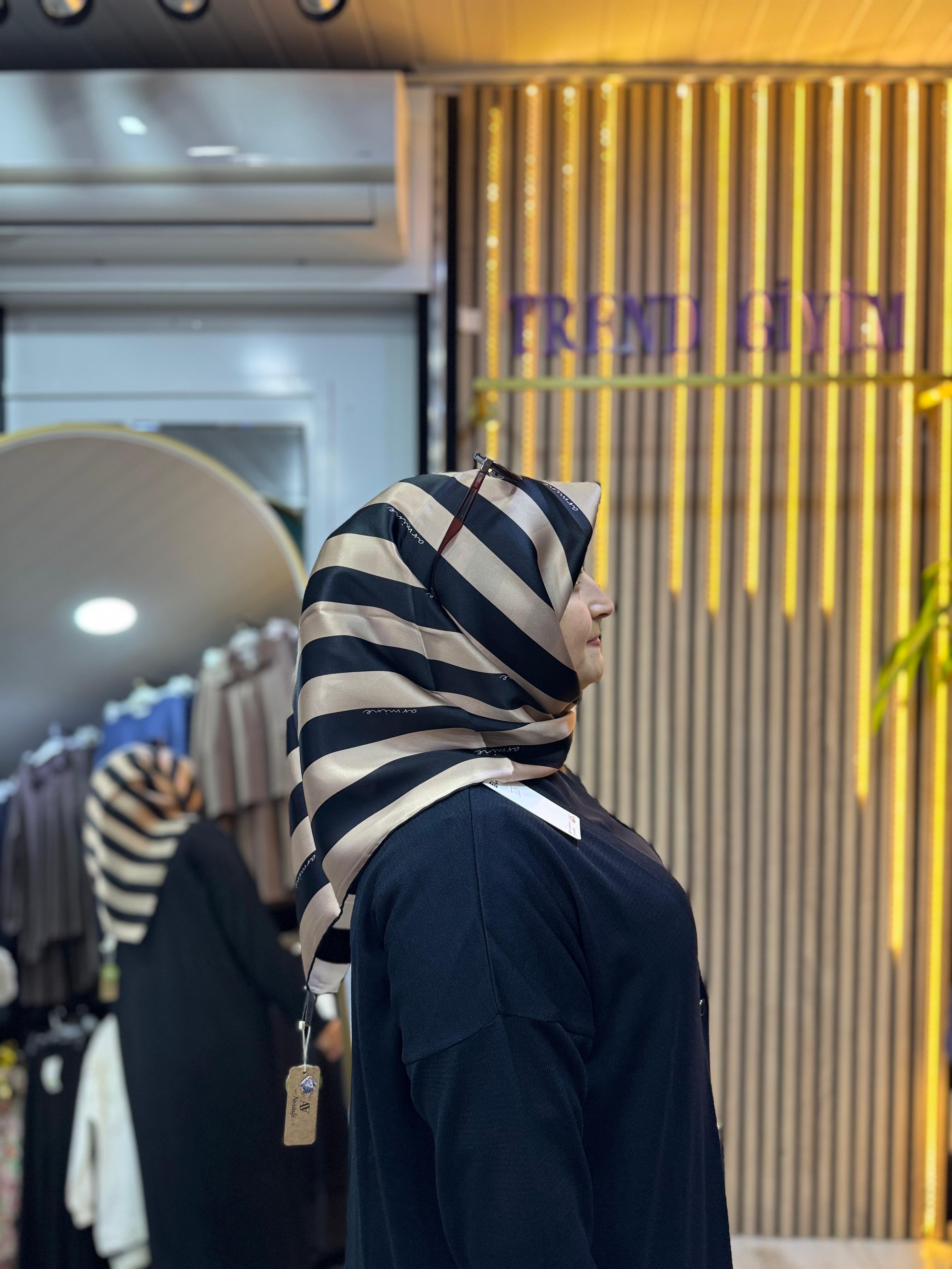 ARMİNE İPEK EŞARP R17