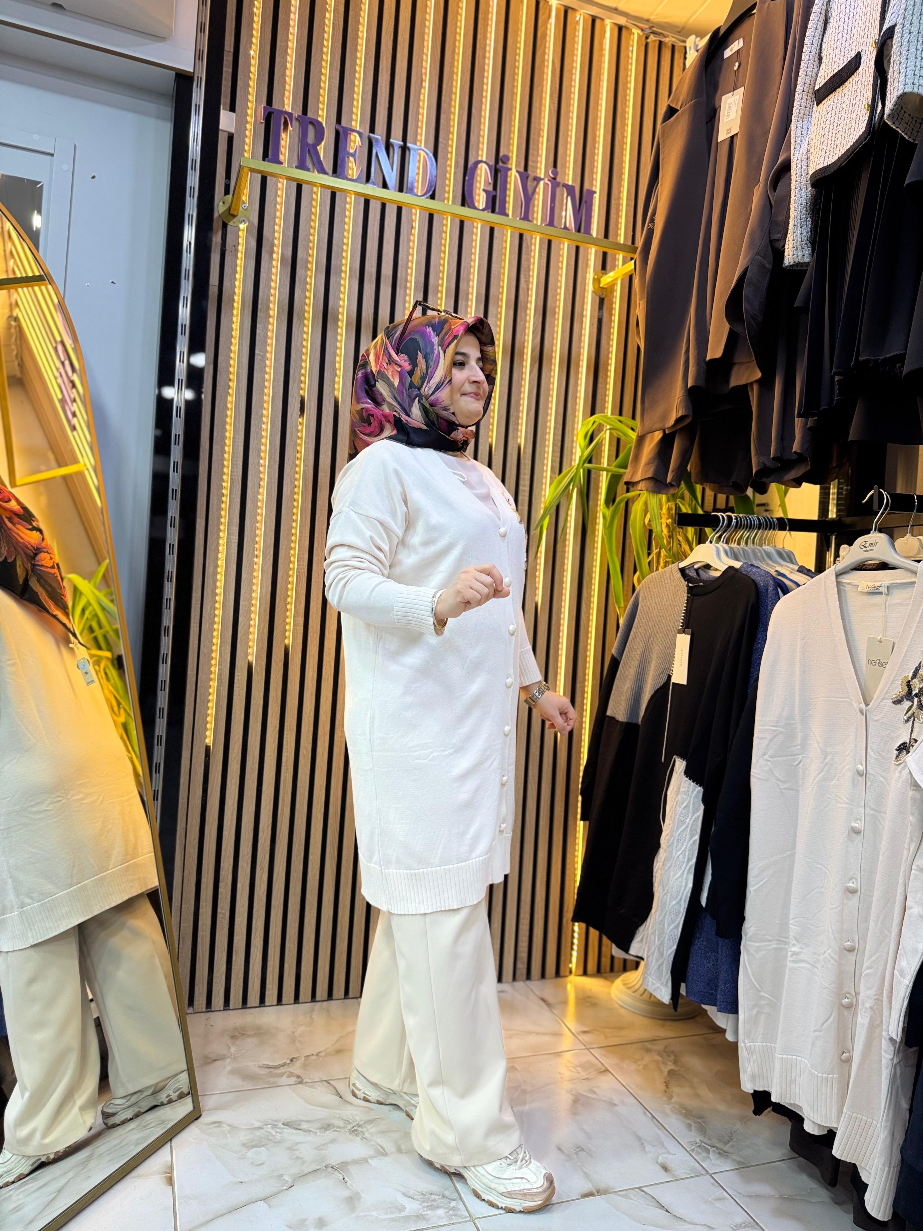 NEFİSE GÜL DETAYLI MERSERİZE HIRKA BEYAZ HM02