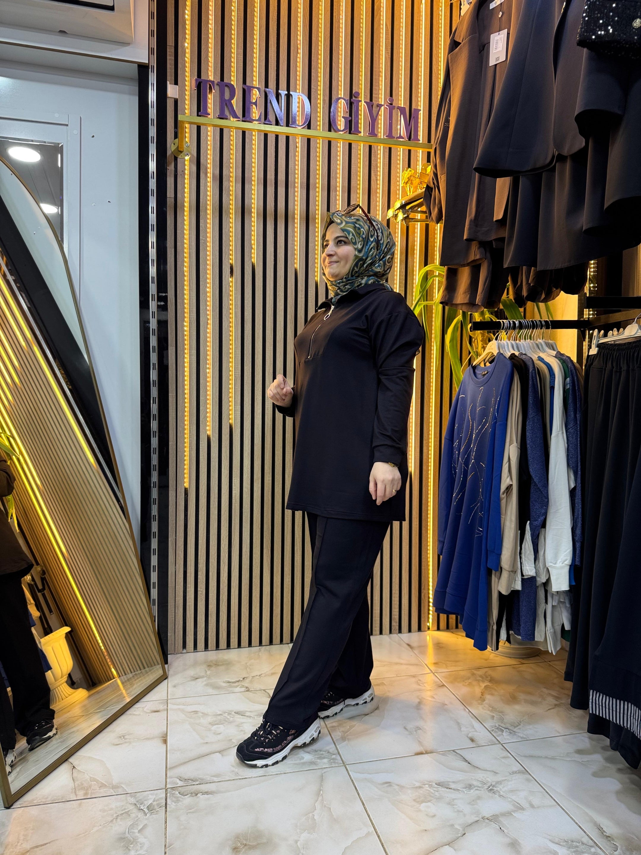 YARIM FERMUARLI TAKIM SİYAH KT21